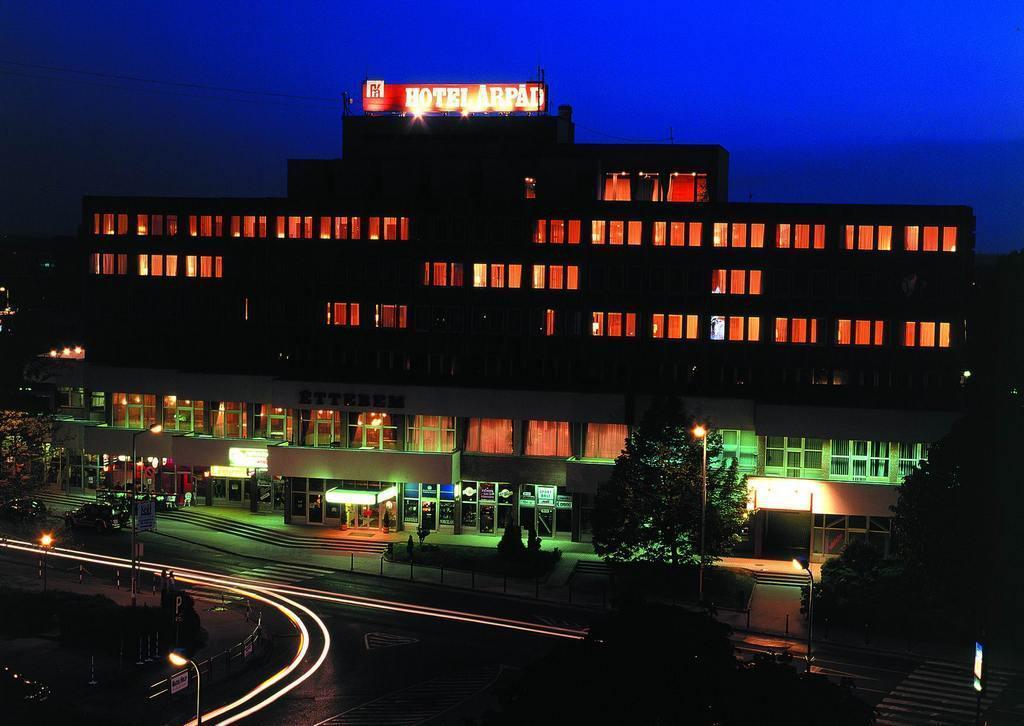 Hotel Arpad Tatabánya Εξωτερικό φωτογραφία
