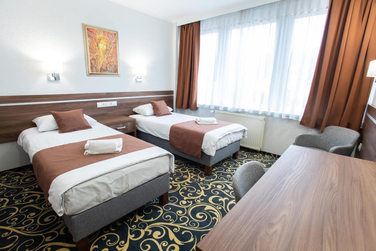 Hotel Arpad Tatabánya Εξωτερικό φωτογραφία