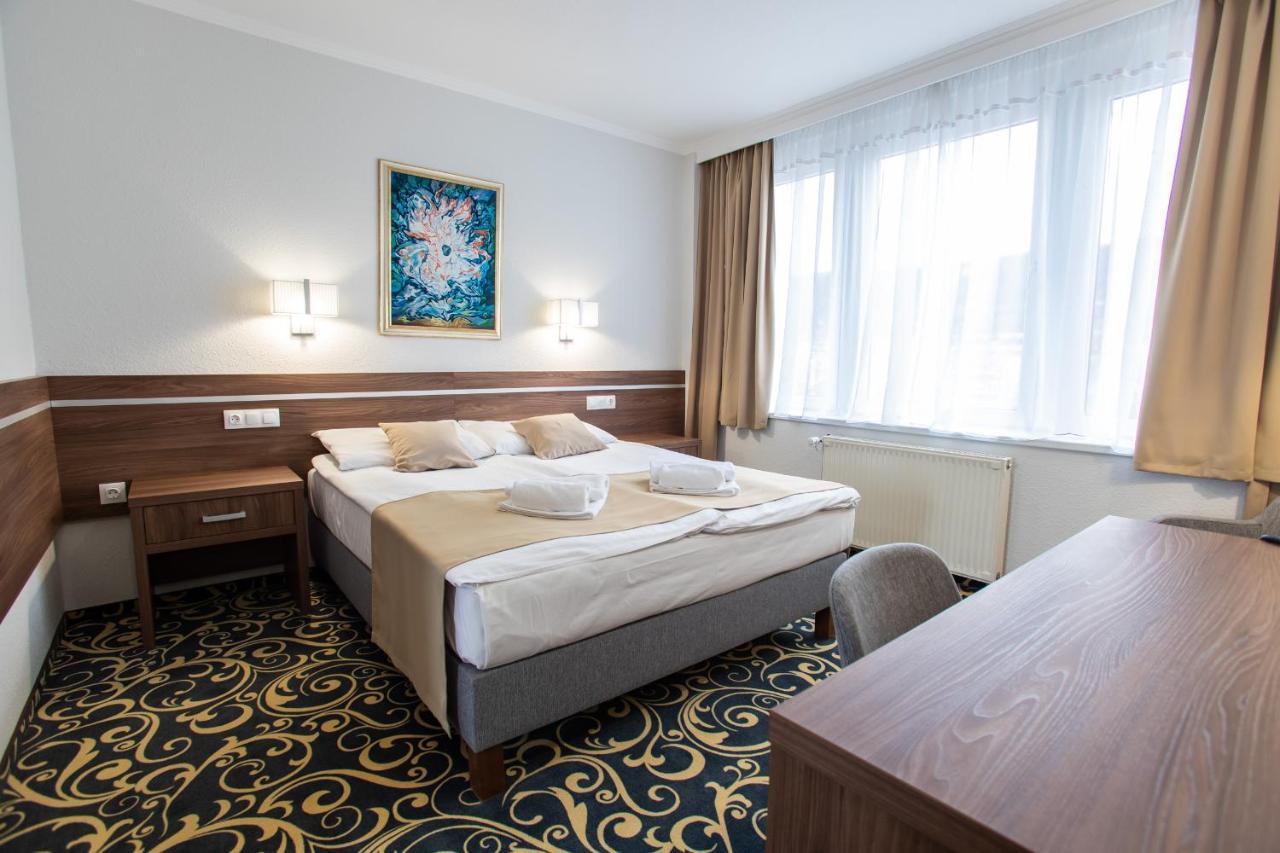Hotel Arpad Tatabánya Εξωτερικό φωτογραφία