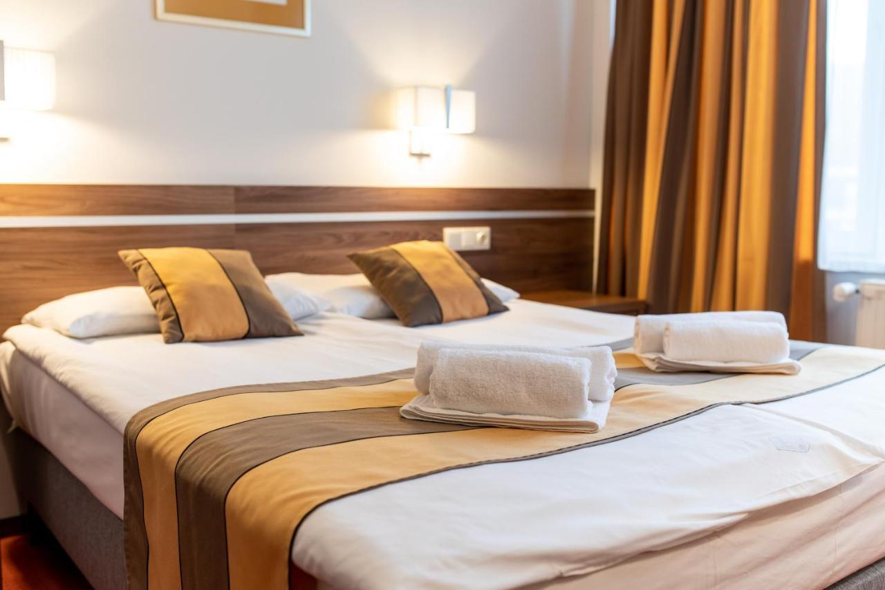 Hotel Arpad Tatabánya Εξωτερικό φωτογραφία