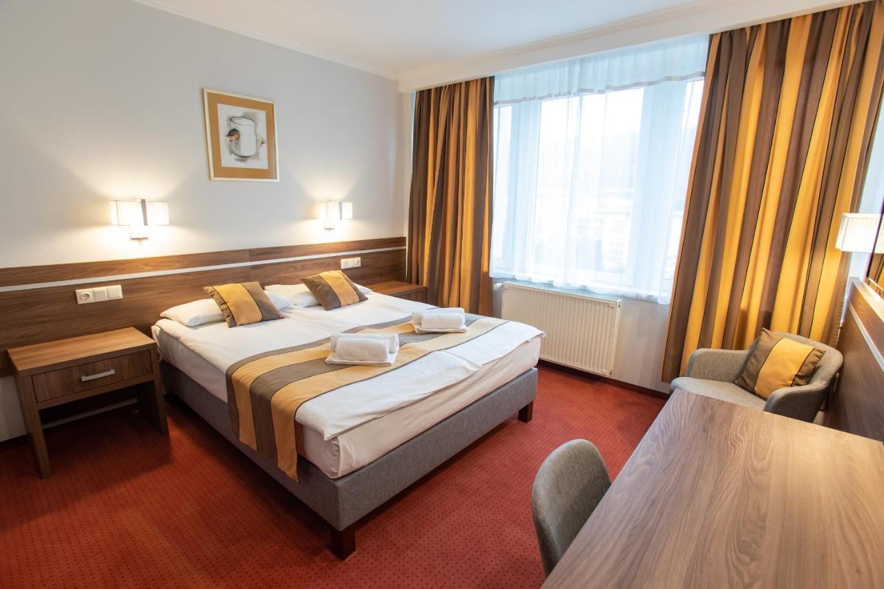 Hotel Arpad Tatabánya Εξωτερικό φωτογραφία