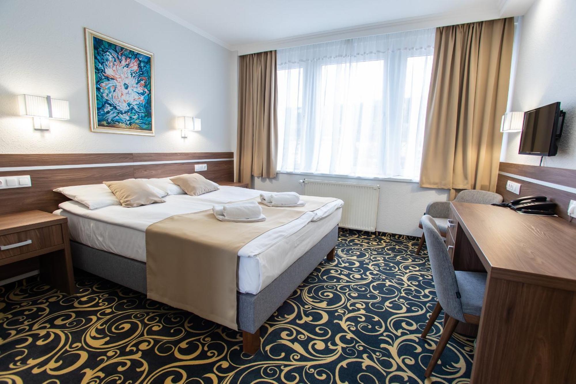 Hotel Arpad Tatabánya Εξωτερικό φωτογραφία